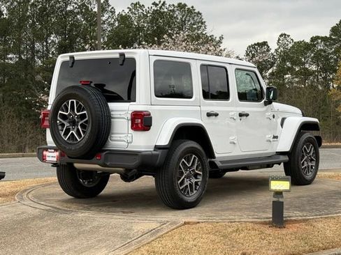 New 2026 Jeep Wrangler Unlimited Sahara AWD/4WD image 7