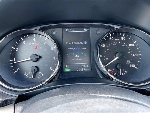 Used 2017 Nissan Rogue SV AWD/4WD image 18