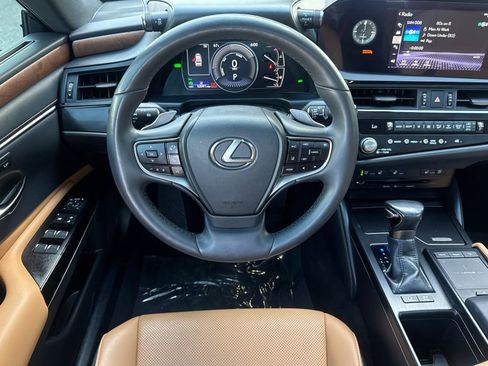 Used 2022 Lexus ES 300h w/ Premium Package image 13