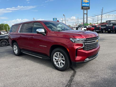 Used 2024 Chevrolet Suburban Premier AWD/4WD image 8