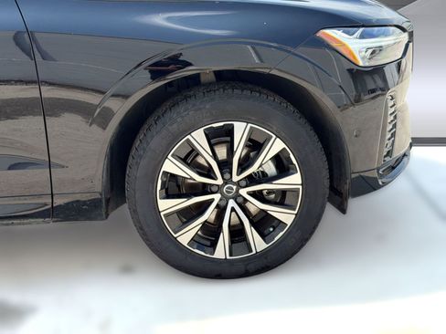 Certified 2023 Volvo XC60 B5 Plus AWD/4WD image 11