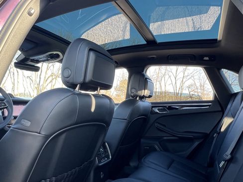 New 2026 Porsche Macan image 21