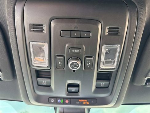 Used 2022 GMC Yukon SLT w/ SLT Premium Package image 24