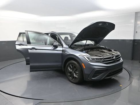Used 2024 Volkswagen Tiguan SE AWD/4WD image 39