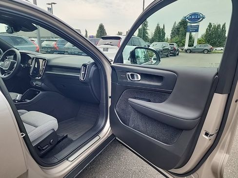 Used 2023 Volvo XC40 Recharge Ultimate w/ Protection Package Premier AWD/4WD image 19