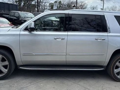 Used 2020 Cadillac Escalade ESV Luxury image 3