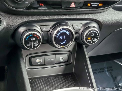 Used 2024 Hyundai Venue SEL image 23