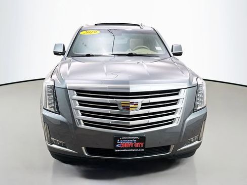 Used 2019 Cadillac Escalade Platinum image 2