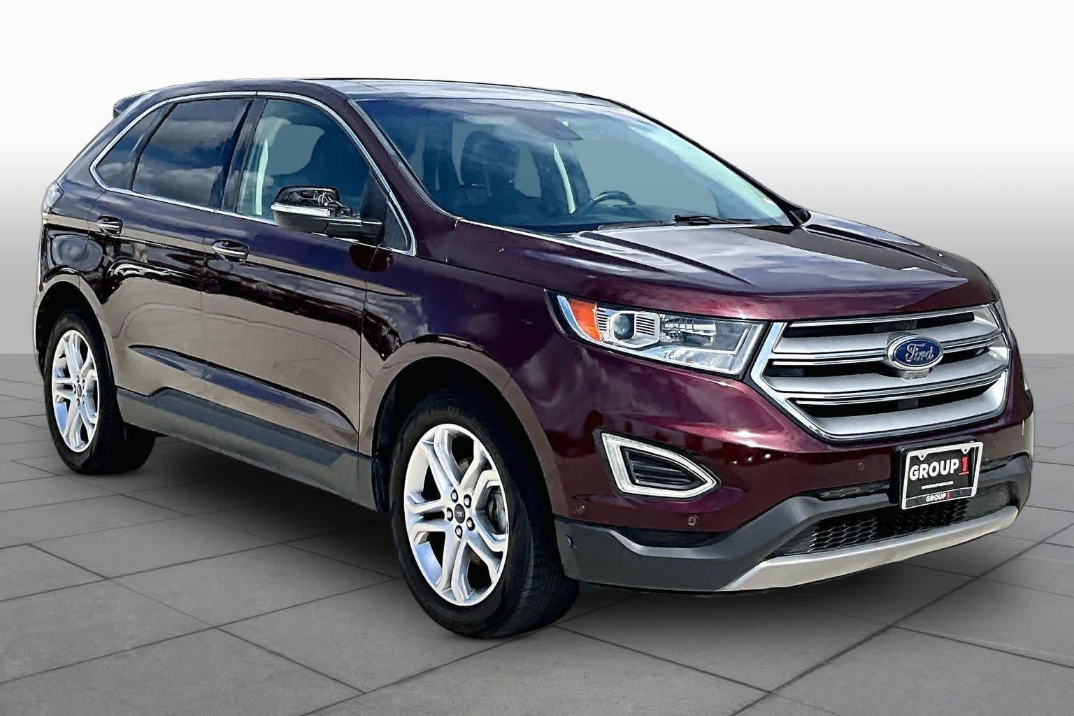 Used 2018 Ford Edge Titanium w/ Equipment Group 302A FWD image 3