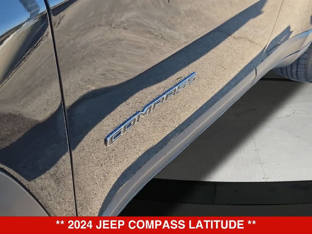 Used 2024 Jeep Compass Latitude AWD/4WD image 12