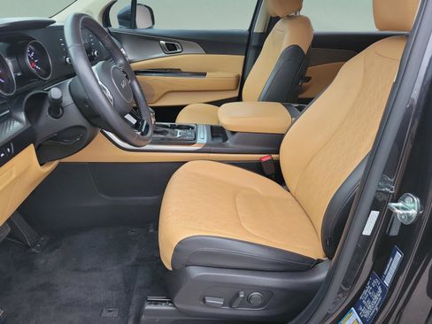 Certified 2024 Kia Carnival LX image 14