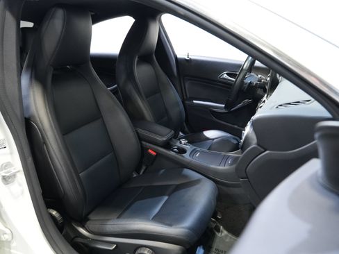 Used 2015 Mercedes-Benz CLA 250 image 32