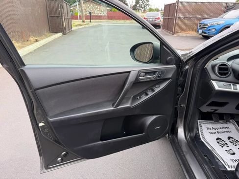 Used 2010 MAZDA MAZDA3 i Touring FWD image 9