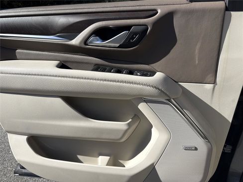 Used 2022 GMC Yukon Denali w/ Advanced Technology Package image 16