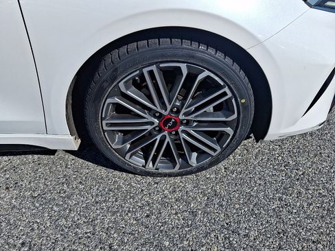 Used 2022 Kia Forte GT w/ GT2 Package image 9