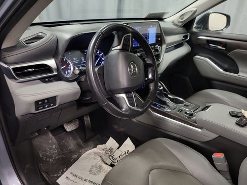 Used 2022 Toyota Highlander Platinum image 13