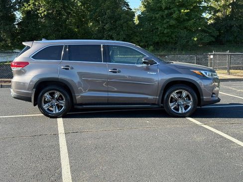 Used 2019 Toyota Highlander Limited Platinum image 2