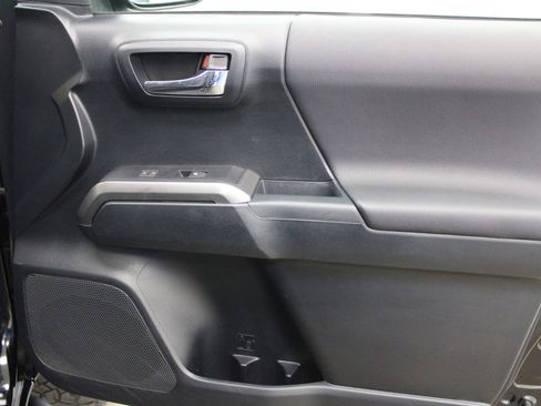 Used 2016 Toyota Tacoma TRD Sport w/ Premium & Technology Package image 26