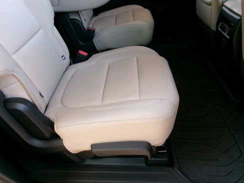 Used 2023 Chevrolet Traverse LT w/ LPO, Floor Liner Package AWD/4WD image 26