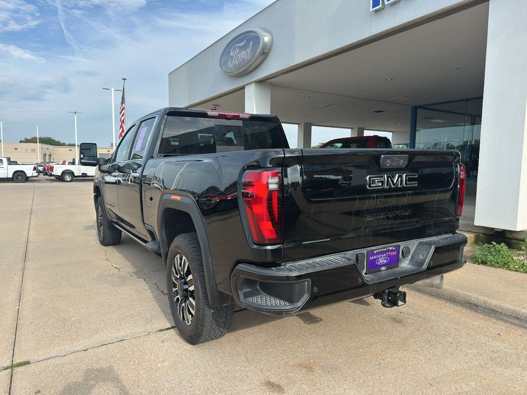 Used 2026 GMC Sierra 2500 Denali Ultimate w/ LPO, Black Badging Package AWD/4WD image 11