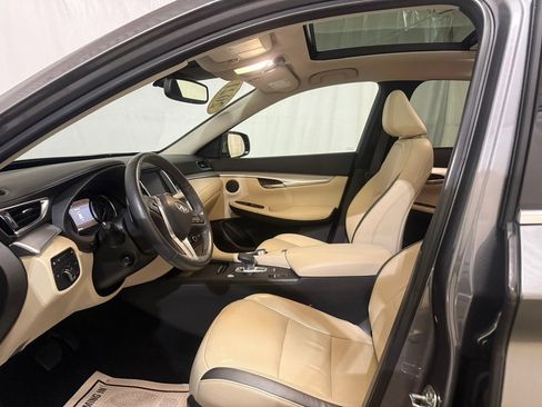 Used 2021 INFINITI QX50 Essential w/ Convenience Package image 21