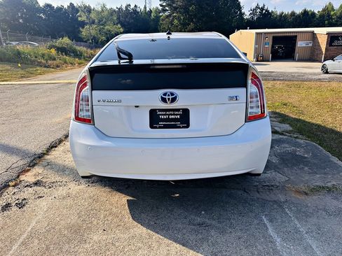 Used 2013 Toyota Prius Five image 4