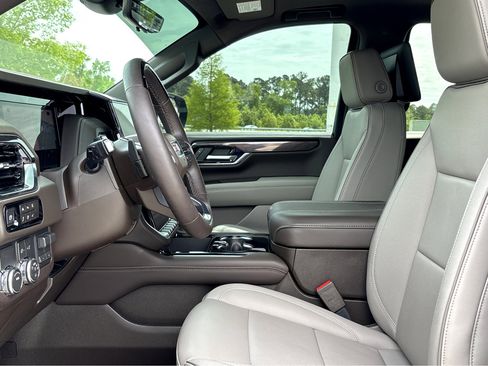 Used 2026 GMC Yukon Elevation w/ Elevation Premium Package image 12