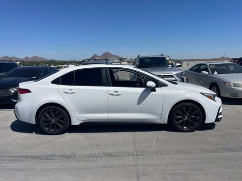 Used 2023 Toyota Corolla SE w/ SE Premium Package image 3