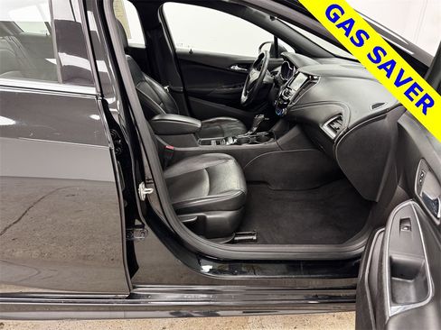 Used 2018 Chevrolet Cruze Premier image 16