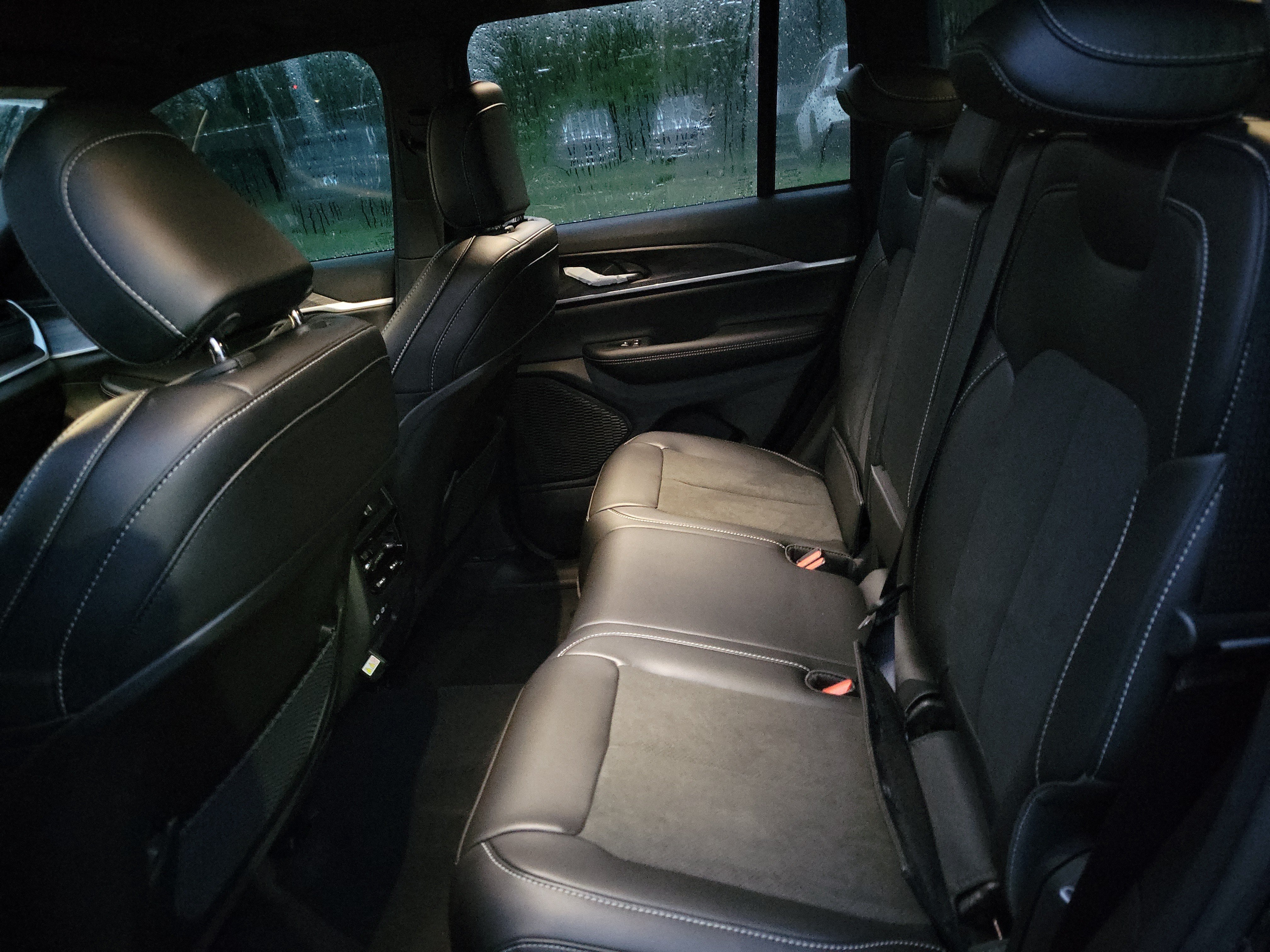 New 2027 Jeep Grand Cherokee Altitude RWD image 6