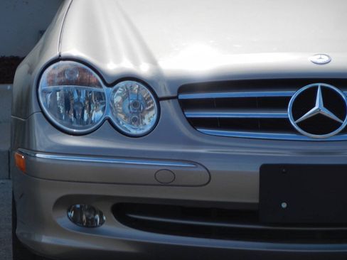 Used 2005 Mercedes-Benz CLK 320 Cabriolet image 10