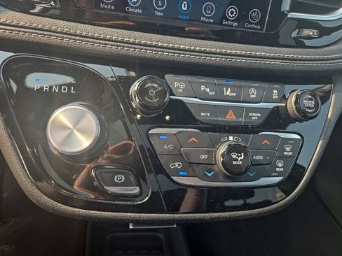 Used 2019 Chrysler Pacifica Limited w/ Advanced Safetytec Group FWD image 21