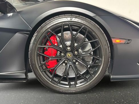 Used 2024 Lamborghini Revuelto AWD/4WD image 21
