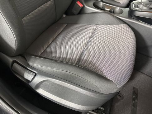 Used 2025 Kia Soul LX w/ LX Technology Package FWD image 23