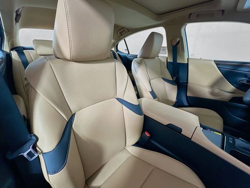 Certified 2025 Lexus ES 300h w/ Premium Package image 28