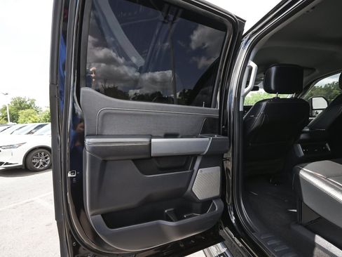 Used 2023 Ford F250 Lariat w/ Black Appearance Package AWD/4WD image 13