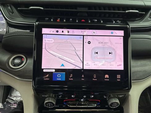 Used 2022 Jeep Grand Cherokee Overland w/ Luxury Tech Group IV image 14