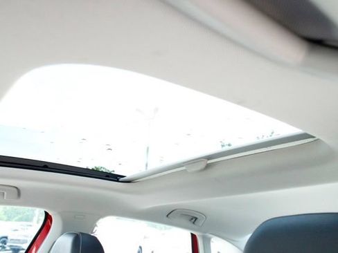 Used 2025 Volkswagen Jetta SE w/ Sunroof Package FWD image 15