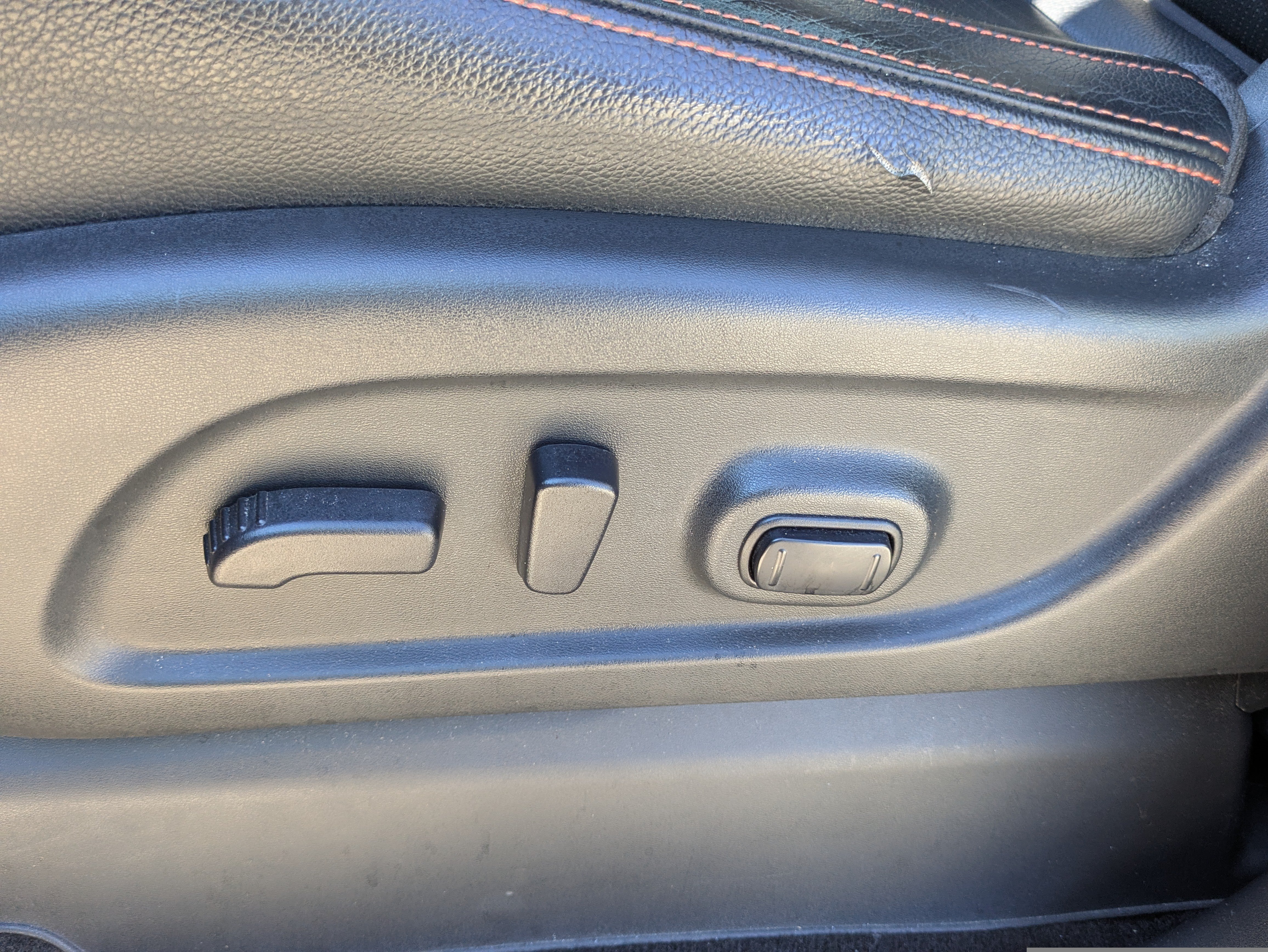 Used 2020 Nissan Titan PRO-4X w/ Pro-4x Convenience Package AWD/4WD image 6