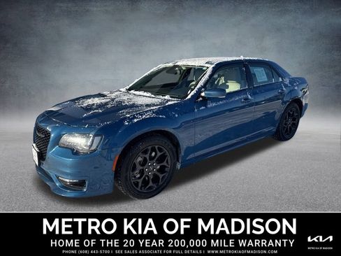 Used 2022 Chrysler 300 Touring L w/ Comfort Group image 1