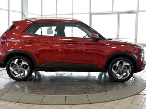 Used 2023 Hyundai Venue Limited image 9