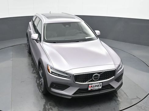 New 2026 Volvo V60 B5 Cross Country Plus w/ Climate Package AWD/4WD image 33