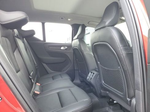 Used 2023 Volvo XC40 B5 Ultimate w/ Climate Package image 12