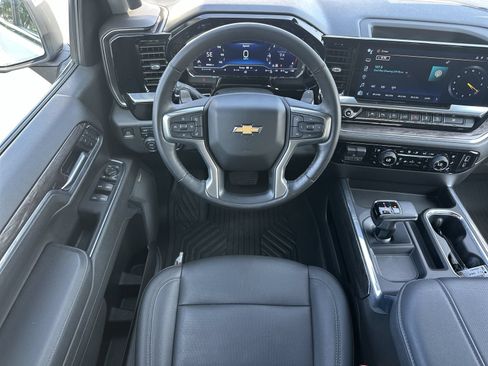 Used 2023 Chevrolet Silverado 1500 LTZ AWD/4WD image 17
