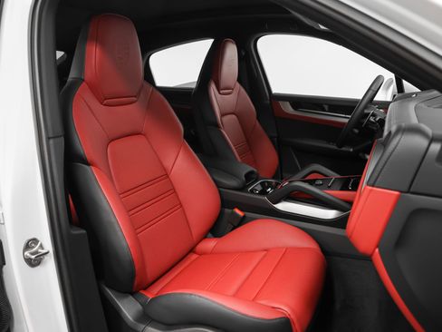 Certified 2026 Porsche Cayenne S AWD/4WD image 24