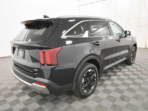 Certified 2025 Kia Sorento S image 8