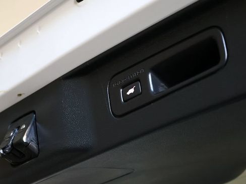 Used 2025 Honda Pilot Black Edition image 33