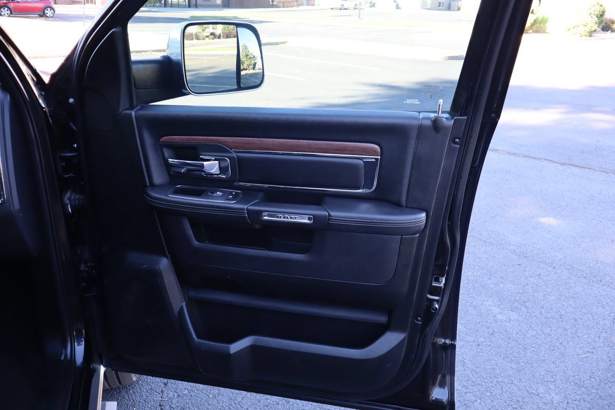 Used 2018 RAM 1500 Laramie w/ Convenience Group AWD/4WD image 26