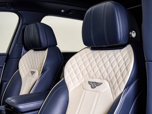 Used 2022 Bentley Bentayga AWD/4WD image 20