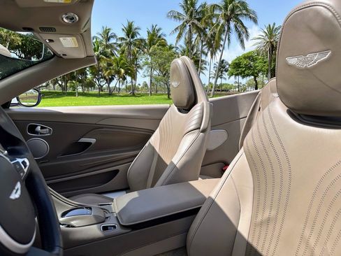 Used 2019 Aston Martin DB11 Volante RWD image 16